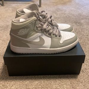 Jordan 1 Mid “Linen”